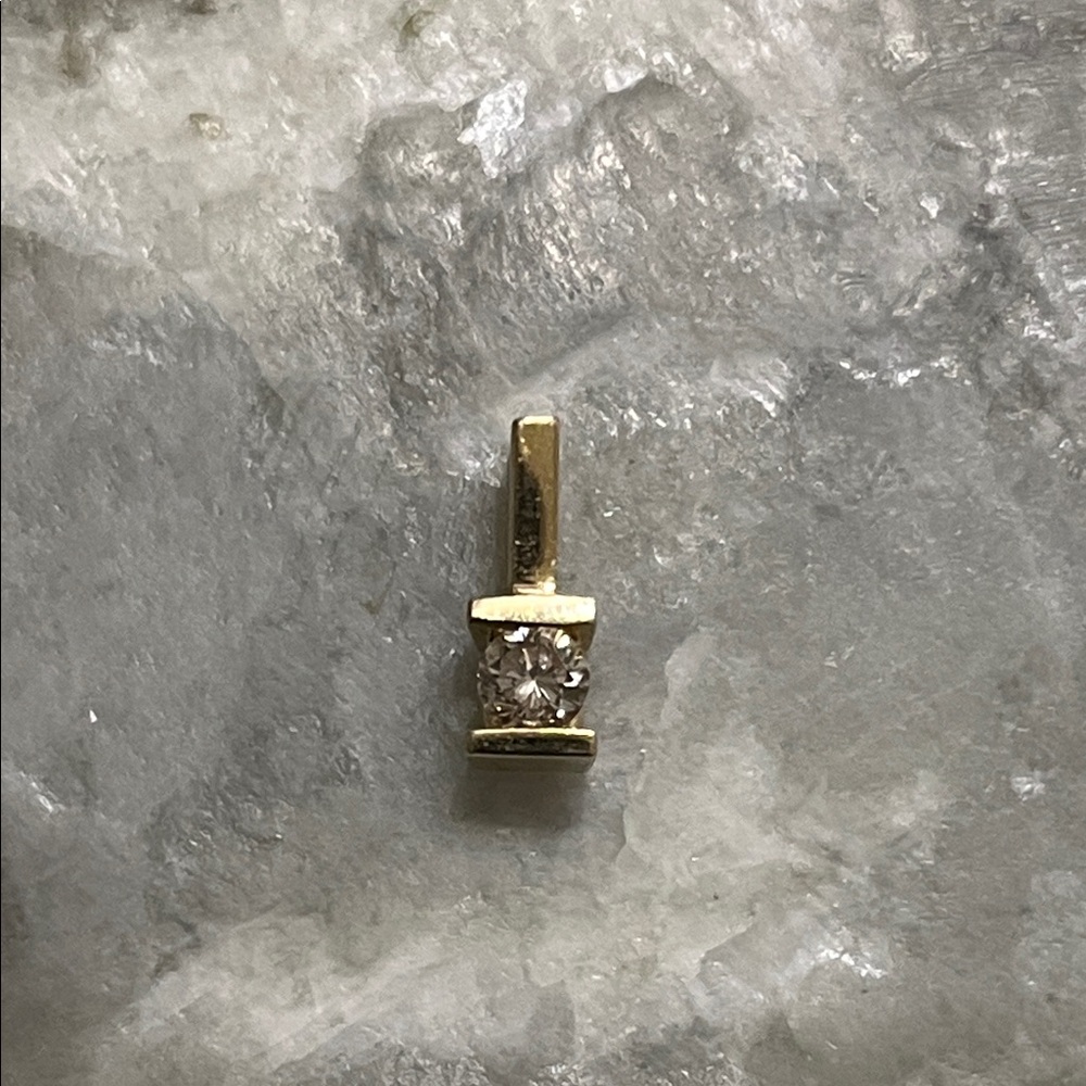 EFFY⭐️Solid 14K gold Diamond solitaire pendant by designer EFFY